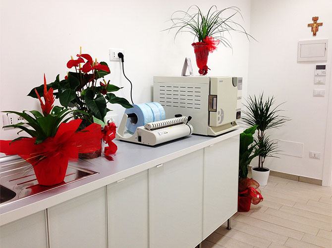 Attrezzature - Studio Dentistico Sardano a Monopoli